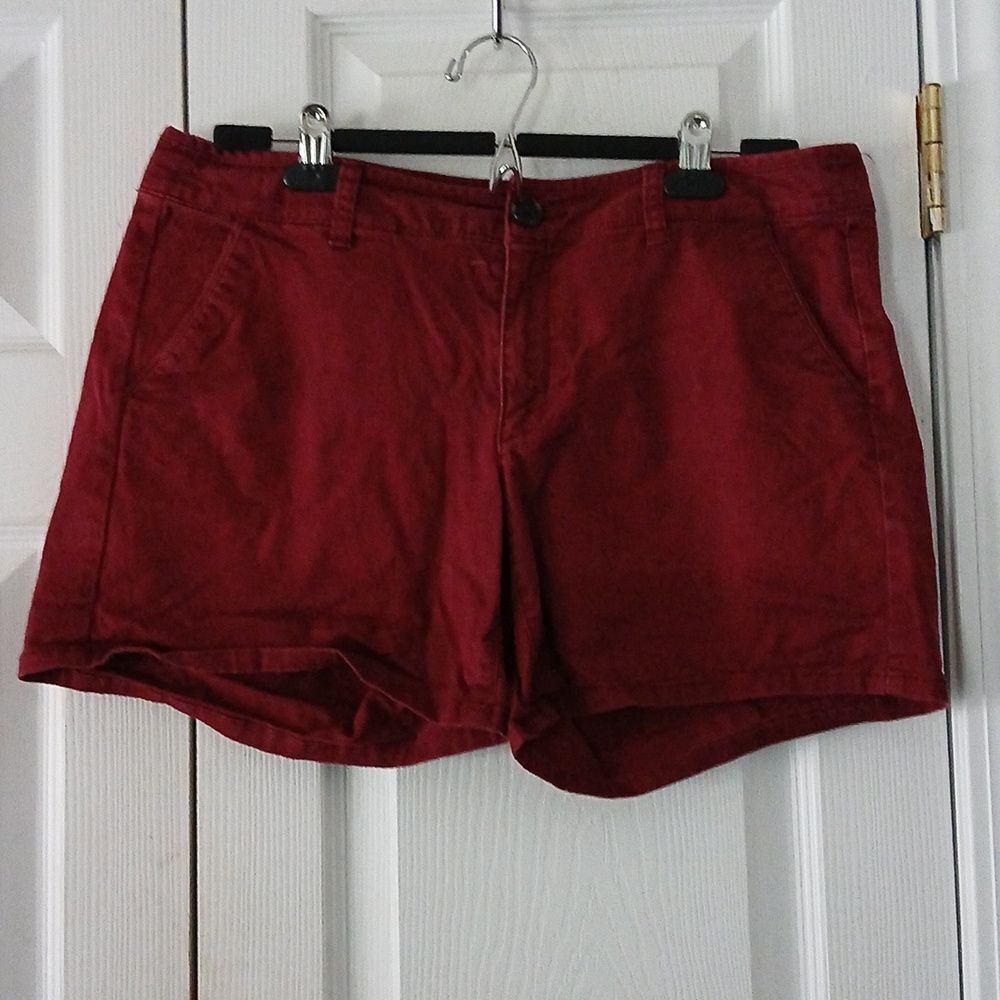 American Eagle Outfitters maroon midi casual shorts  Sz 12  EUC